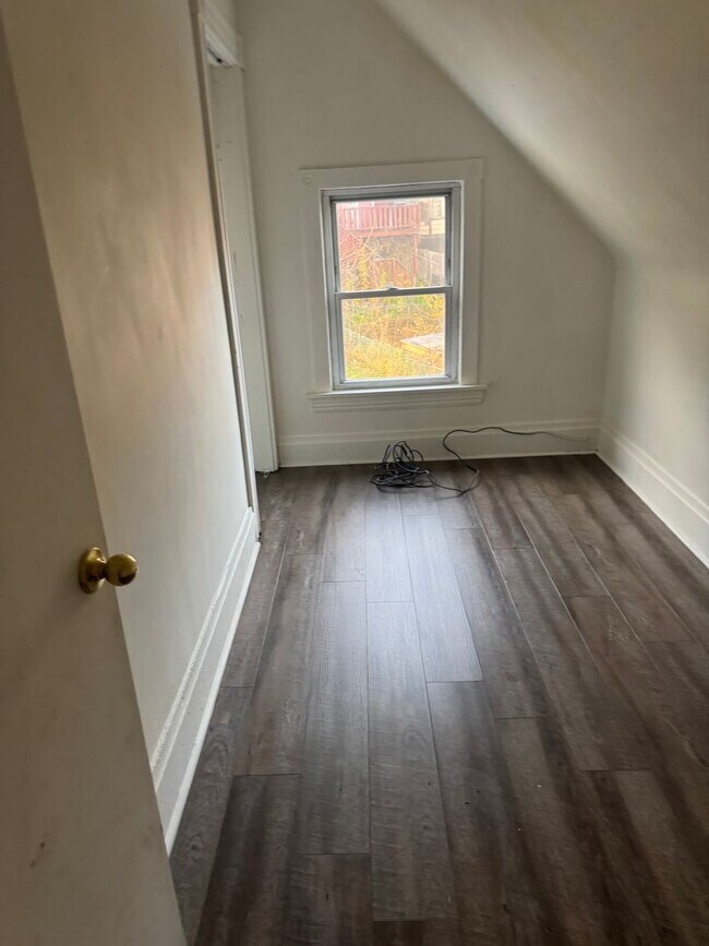 Building Photo - 322-324 3rd Street