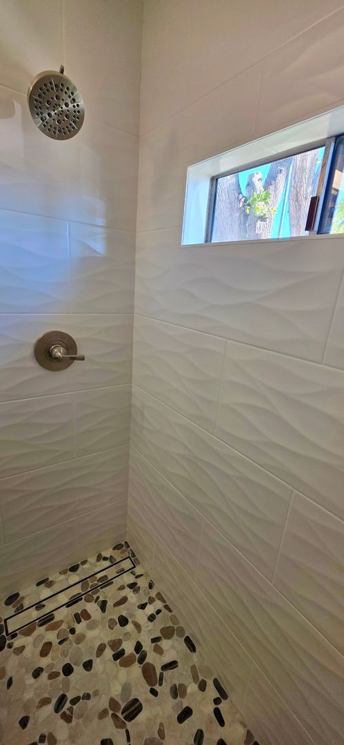 Building Photo - Upstairs 2 bedroom 1 bath apartment in PB, 4 blocks from ocean