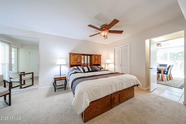 Building Photo - 10827 W Santa Fe Dr