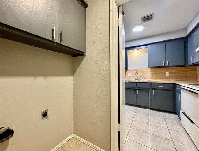 Building Photo - 143 Barrett Pl