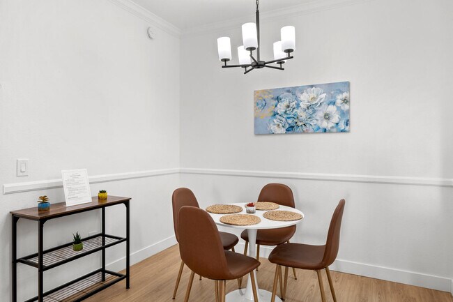 Building Photo - 875 W Pecos Rd