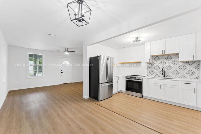 Building Photo - Charming Newly Renovated 2-Bedroom Home Near Murray Hill!
