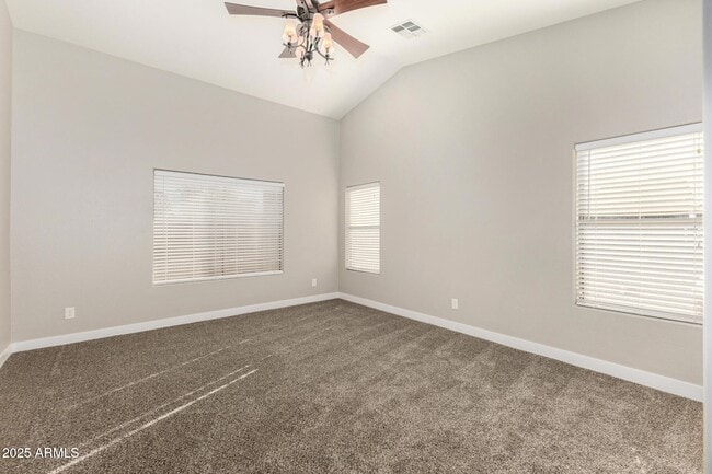 Building Photo - 911 E Lovegrass Dr