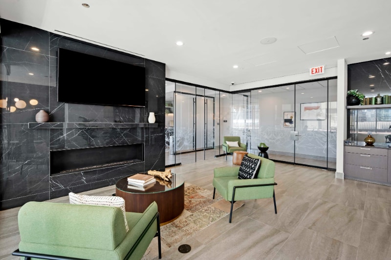 Building Photo - 102 W Hill St