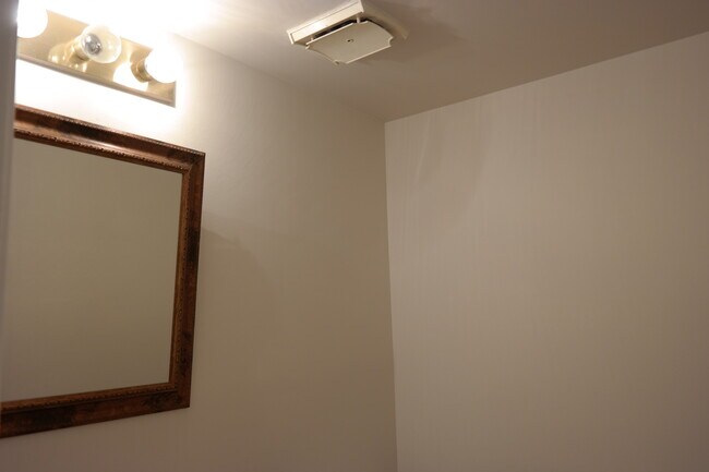 Building Photo - 5802 Bunker Woods Ln