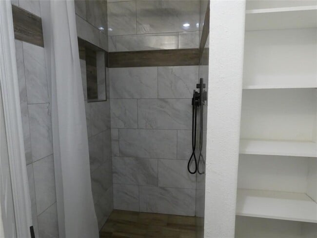 Building Photo - 8919 Winding River Dr