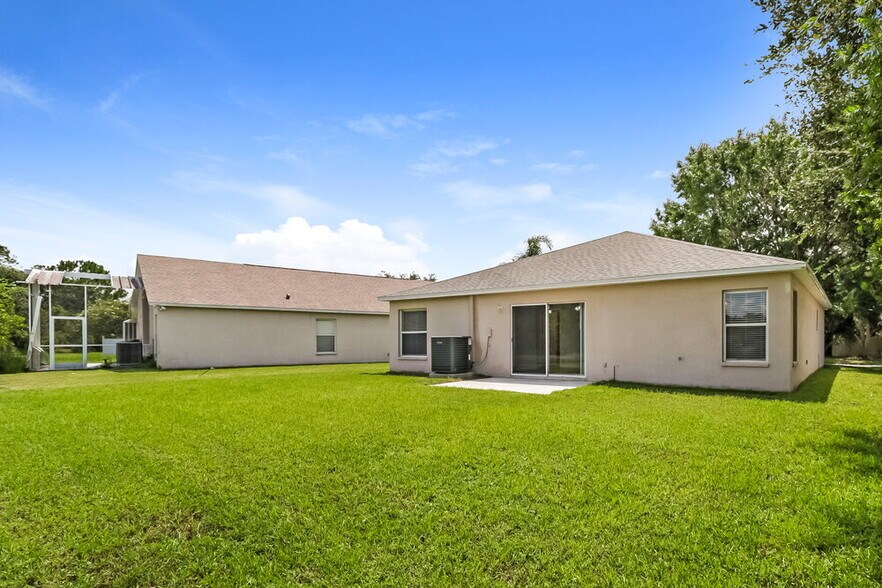 Building Photo - 30823 Birdhouse Dr
