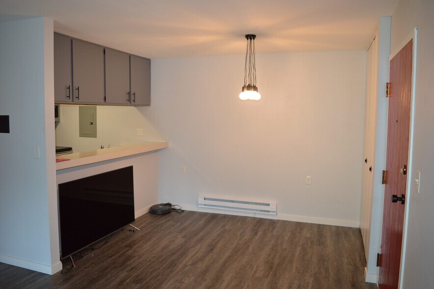 Building Photo - 5333 Brody Dr