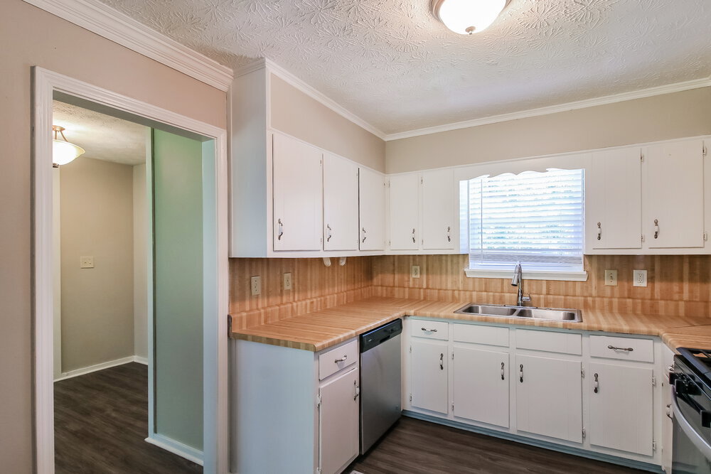 Building Photo - 9227 Chestnut Lake Dr