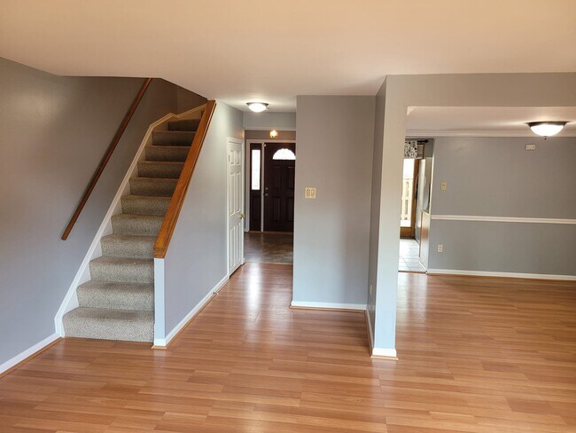 Building Photo - 9258 Red Cart Ct