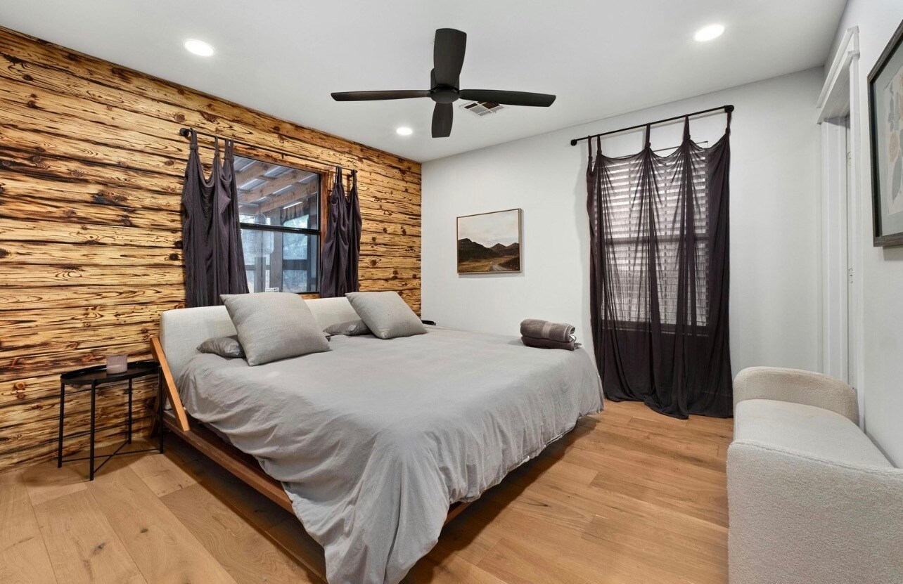 Building Photo - 2804 Crest Ave