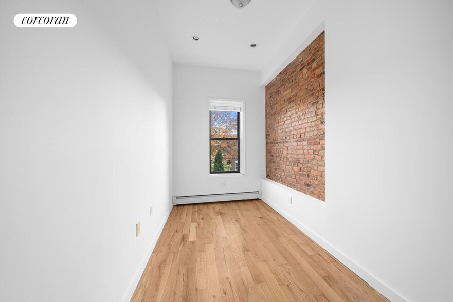 Building Photo - 762 Hancock St