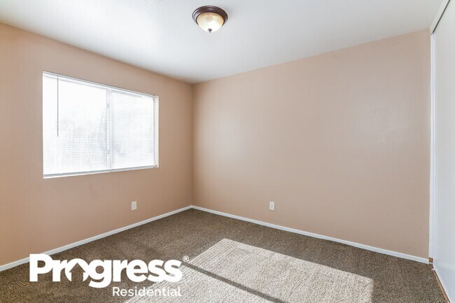 Building Photo - 327 Yarnell Dr