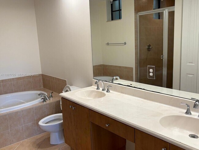 Building Photo - 2900 NW 125th Ave