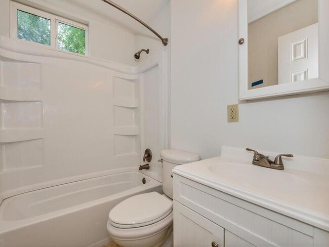 Building Photo - 5113 Valley Stream Rd