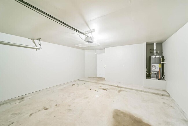 Building Photo - 9911 Driftwood Park Dr
