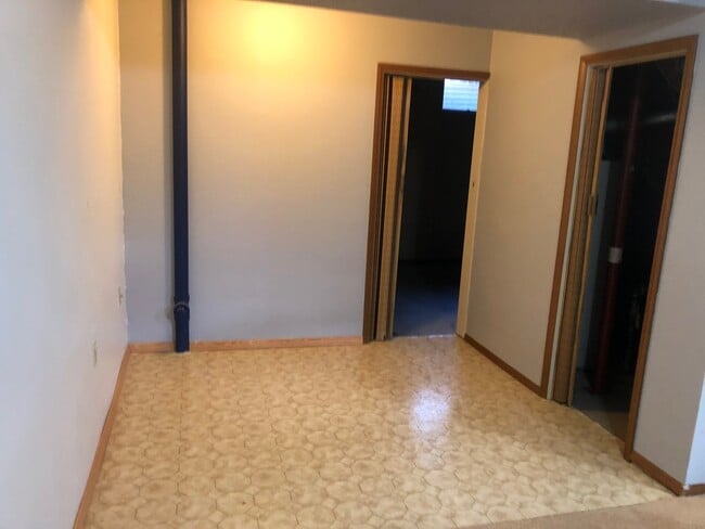 Building Photo - 3 bedroom 1.5 bath Twin Home