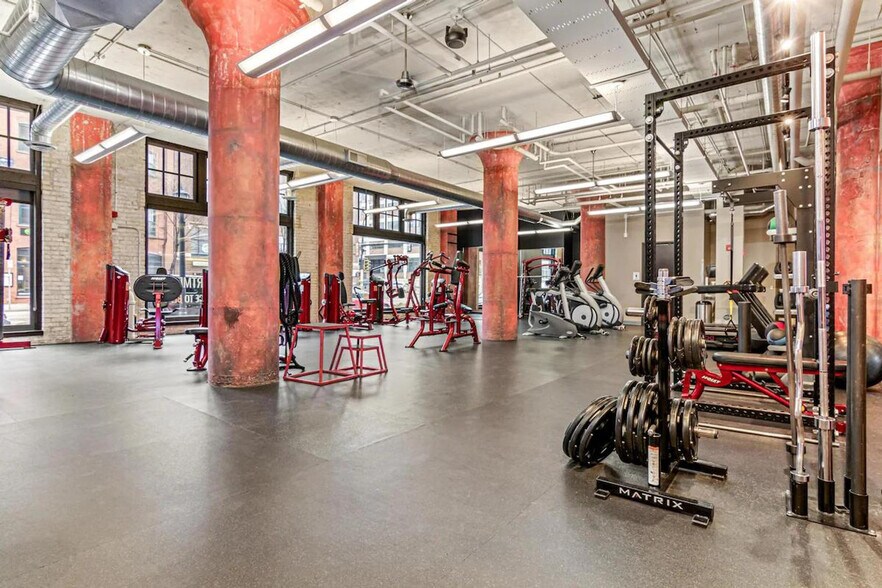 Building Photo - 301 N 7th Ave