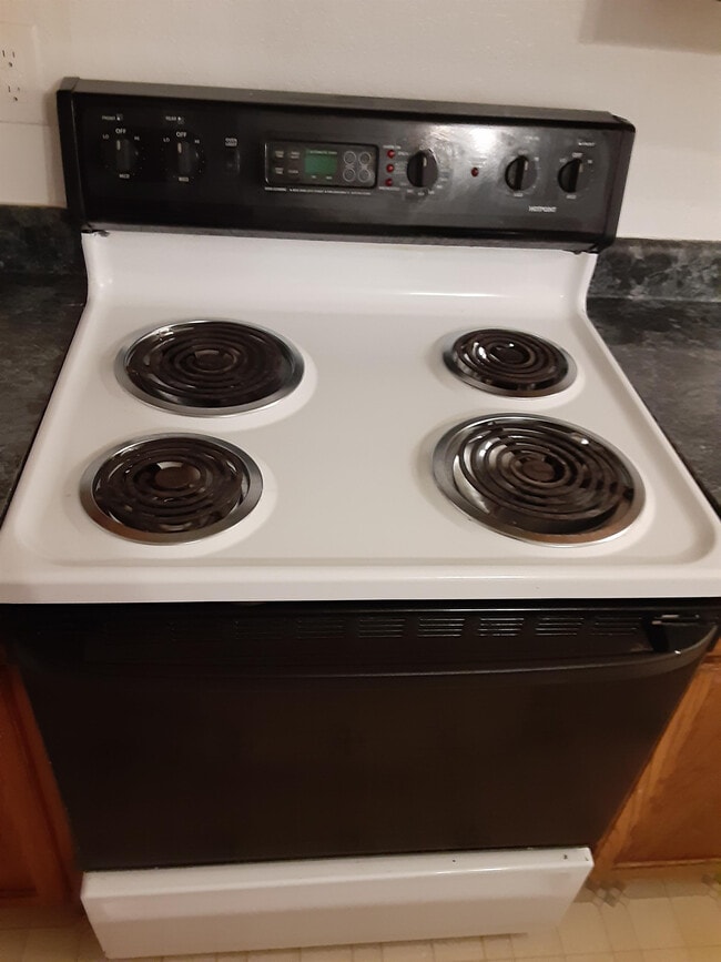 Building Photo - 196 Brookview Dr