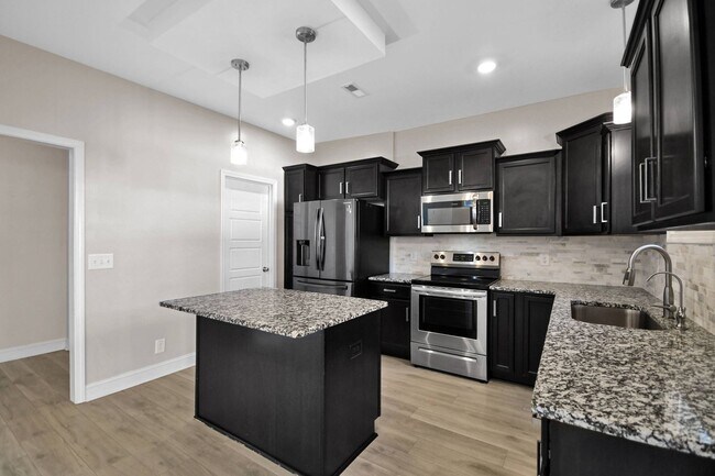 Building Photo - Pet Friendly Three Bedroom!