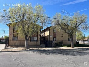 Building Photo - EAST PALMDALE 2BD/ 1 BATH 2ND FLOOR APT