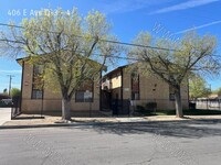 Building Photo - 406 E Ave Q