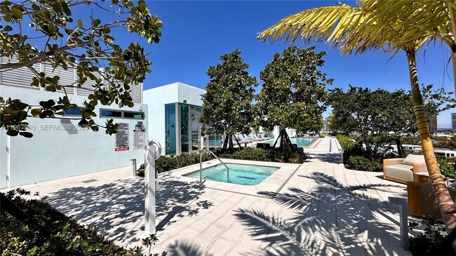 Building Photo - 9201 E Bay Harbor Dr