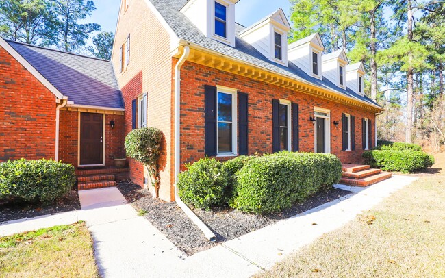 Building Photo - 809 Houndslake Dr