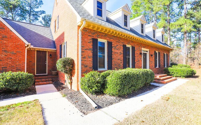 Building Photo - Gorgeous Estate home in Houndslake!