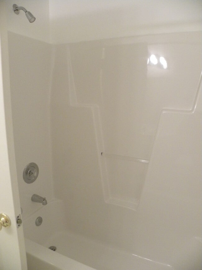 Building Photo - Central Wilmington! Live across from The Point at Barclay! Lovely one level patio home in popular...