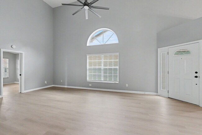 Building Photo - 6600 Gentle Ben Cir