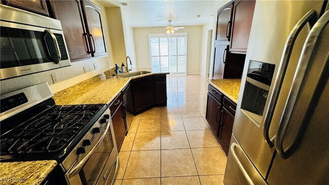 Building Photo - 513 Recognition Pl