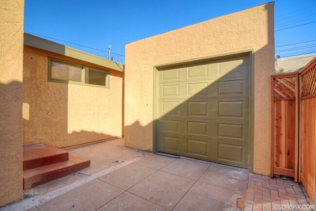 Building Photo - 4725 Kensington Dr