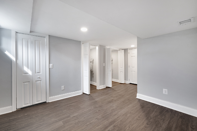 Building Photo - Affordable New Renovated Shared 2br Walkab...