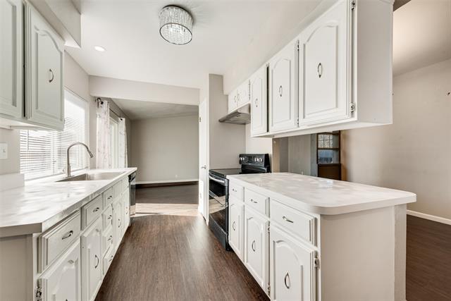 Building Photo - 2218 Meadowglen Dr