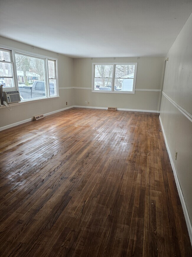 Primary Photo - 1102 E Timber Dr