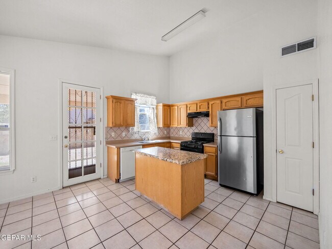 Building Photo - 5416 Roger Maris Dr