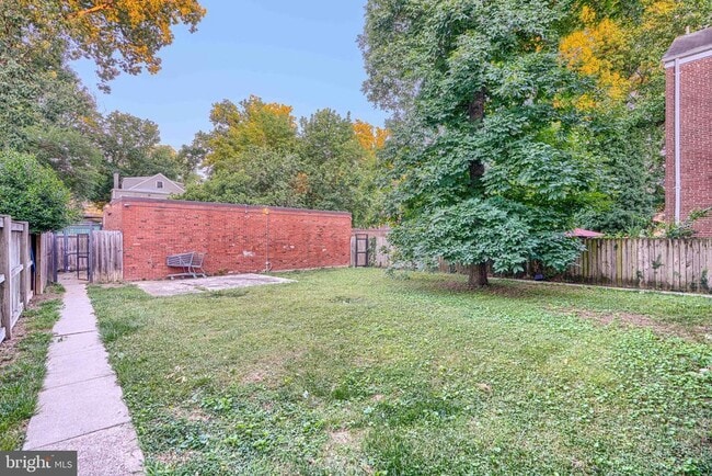 Building Photo - 8611 Flower Ave