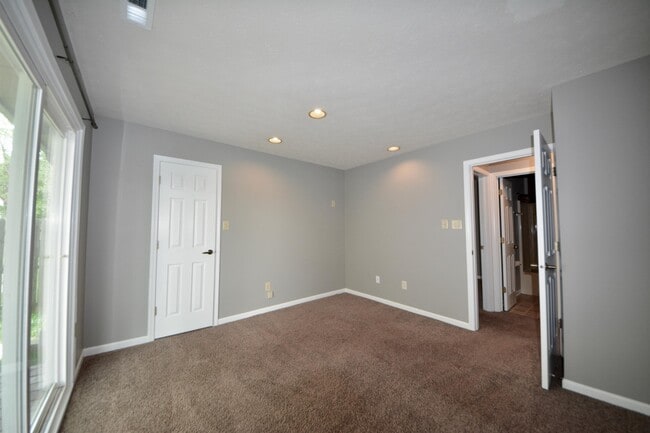 Building Photo - 9610 Claymore Dr