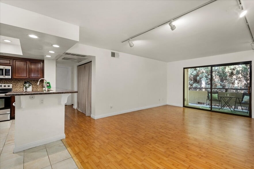 Building Photo - 5885 El Cajon Blvd