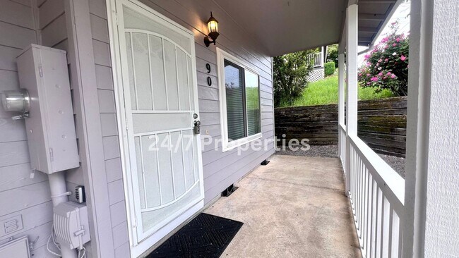 Building Photo - Beautiful 3 BD | 2.5 BA Duplex in Wine Cou...