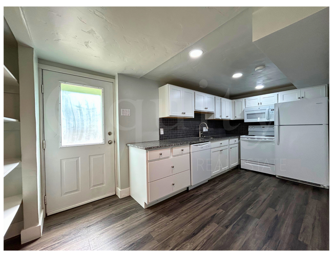 Building Photo - 555 S 330 E
