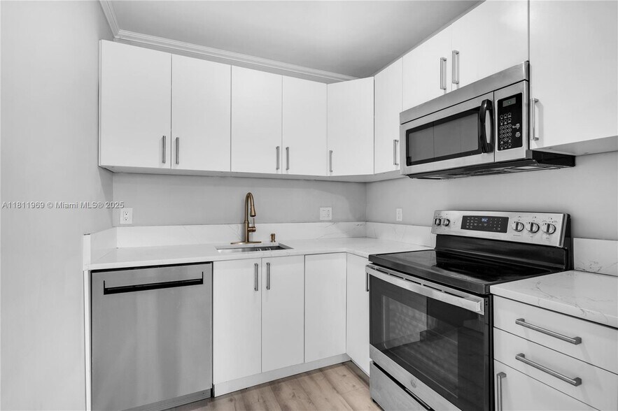 Primary Photo - 4500 NE 18th Ave