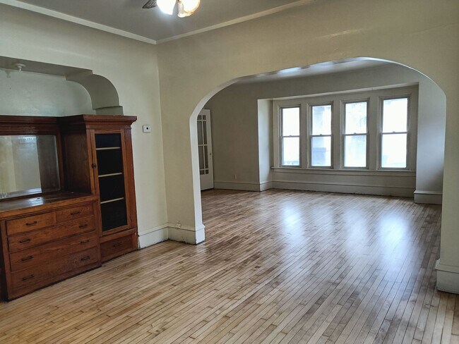 Building Photo - 3 Bedroom Single Family Home