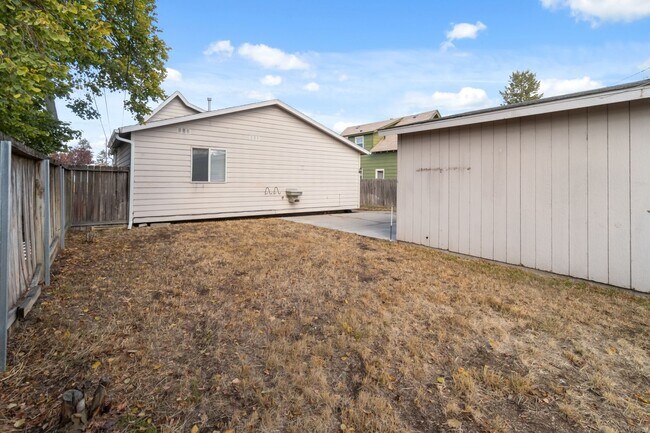 Building Photo - Recently Updated Single Family Home on Spo...