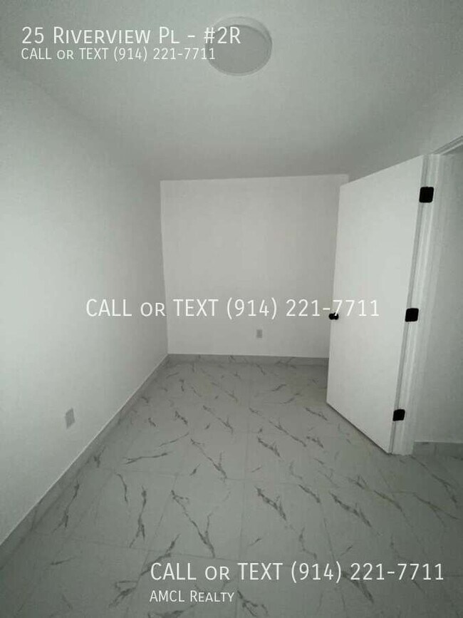 Building Photo - 25 Riverview Pl