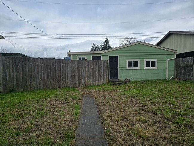 Building Photo - Alder Duplex