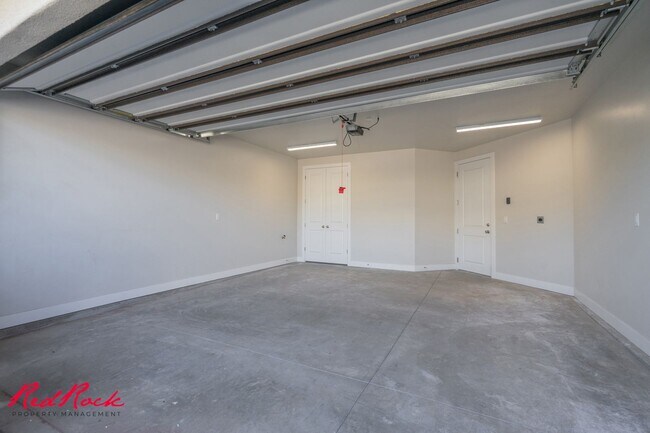 Building Photo - 1995 W 250 S