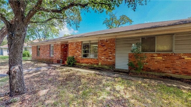 Building Photo - 1407 Lawyer St