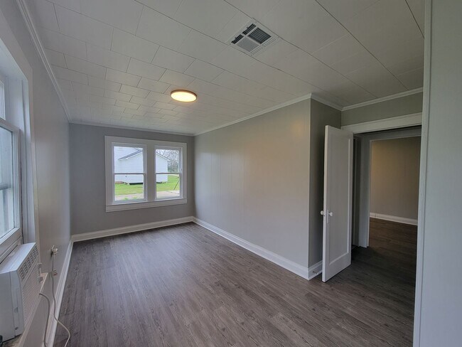 Building Photo - 3 Bed/2 Bath-House